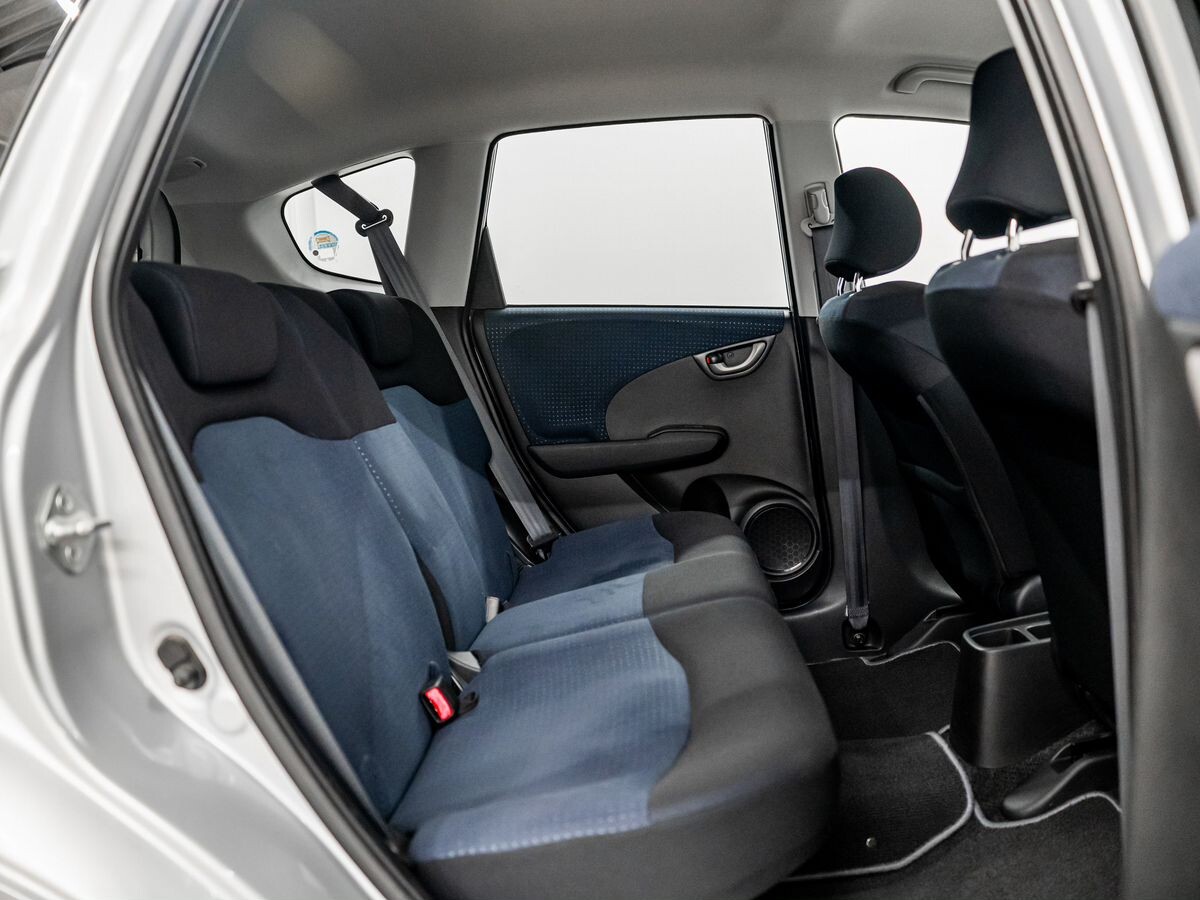 Honda Fit 2010 - фото автомобиля