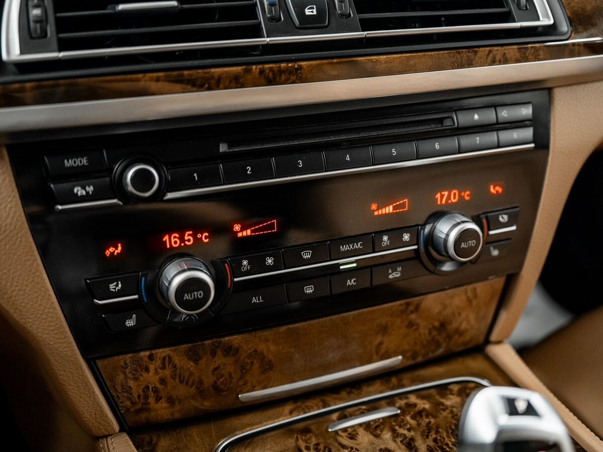 BMW 7-Series 2012 - фото автомобиля