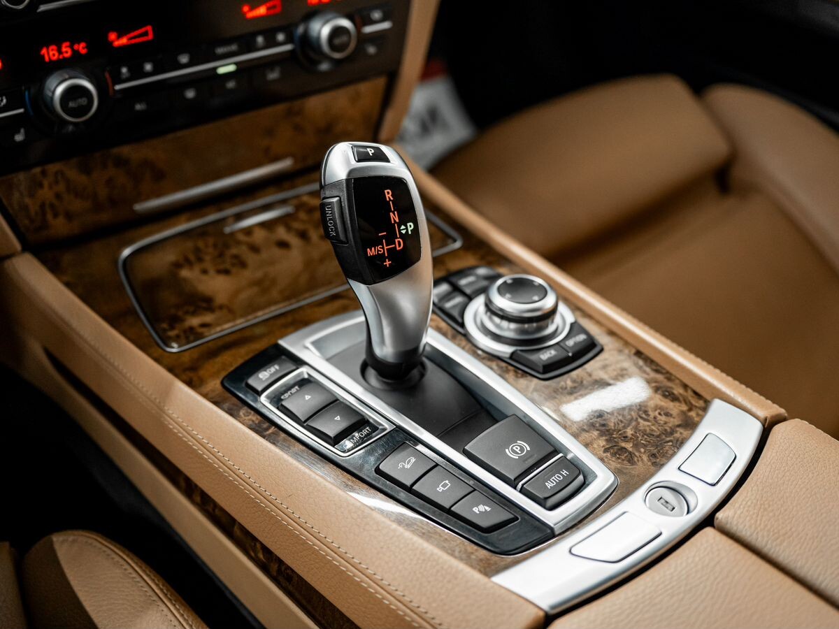 BMW 7-Series 2012 - фото автомобиля