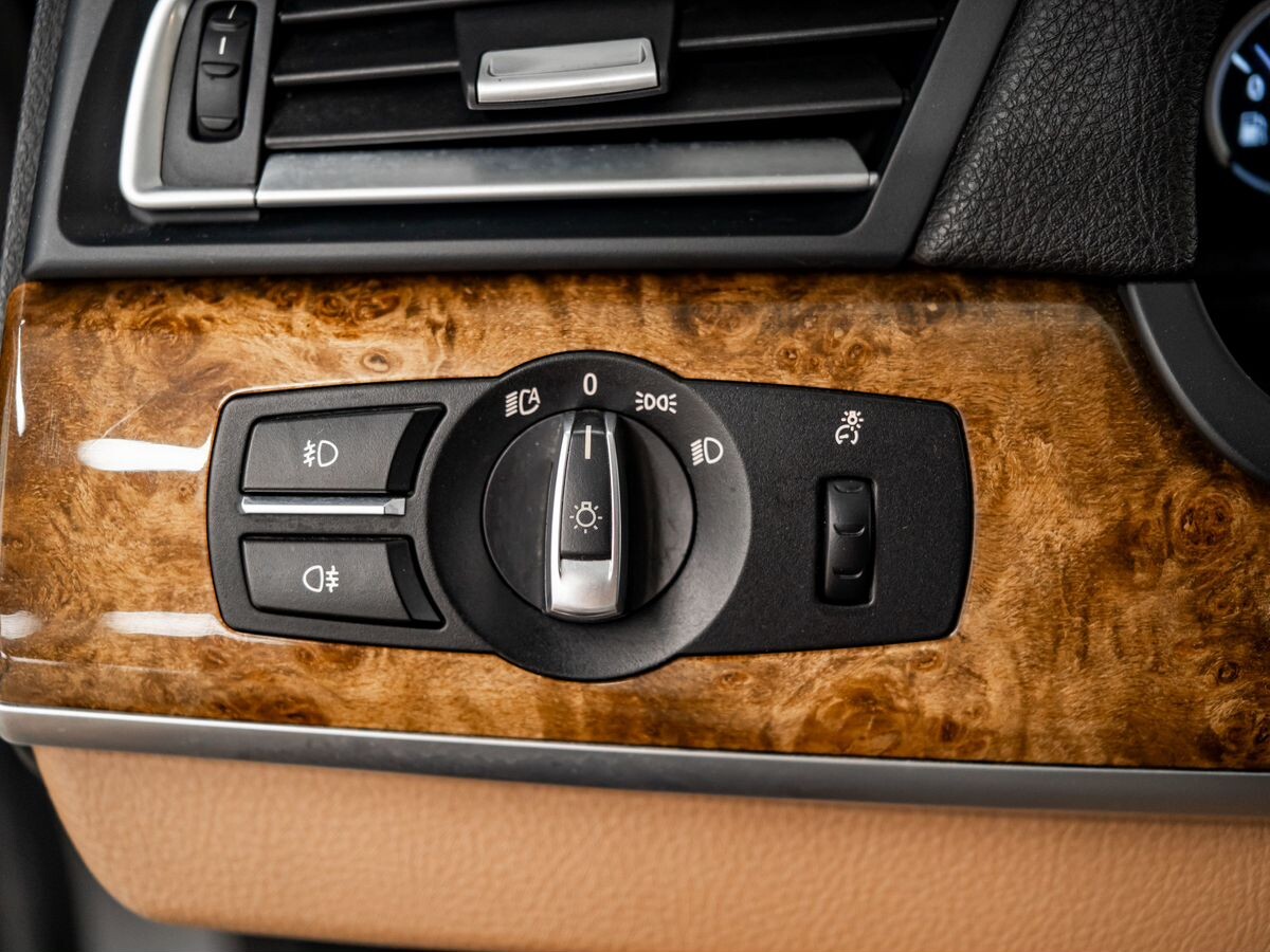 BMW 7-Series 2012 - фото автомобиля