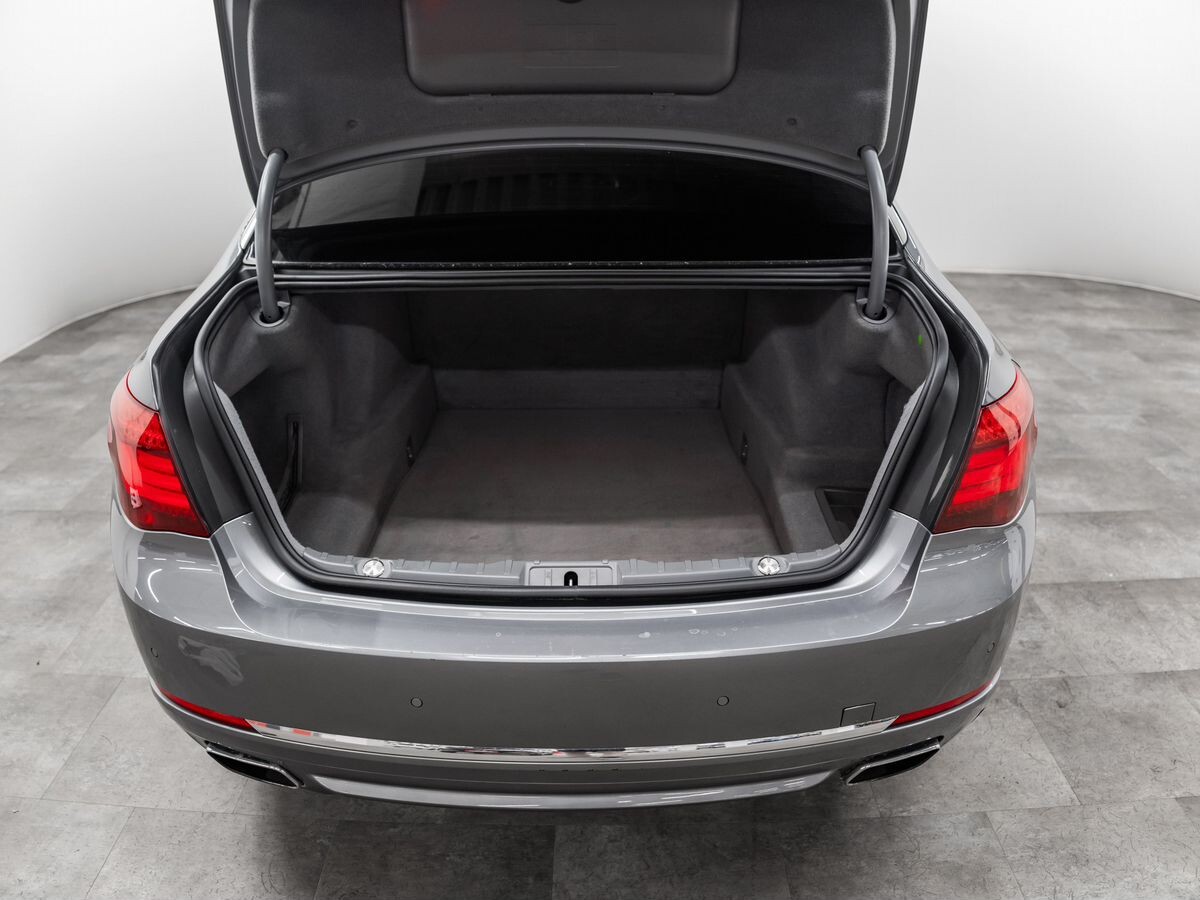 BMW 7-Series 2012 - фото автомобиля