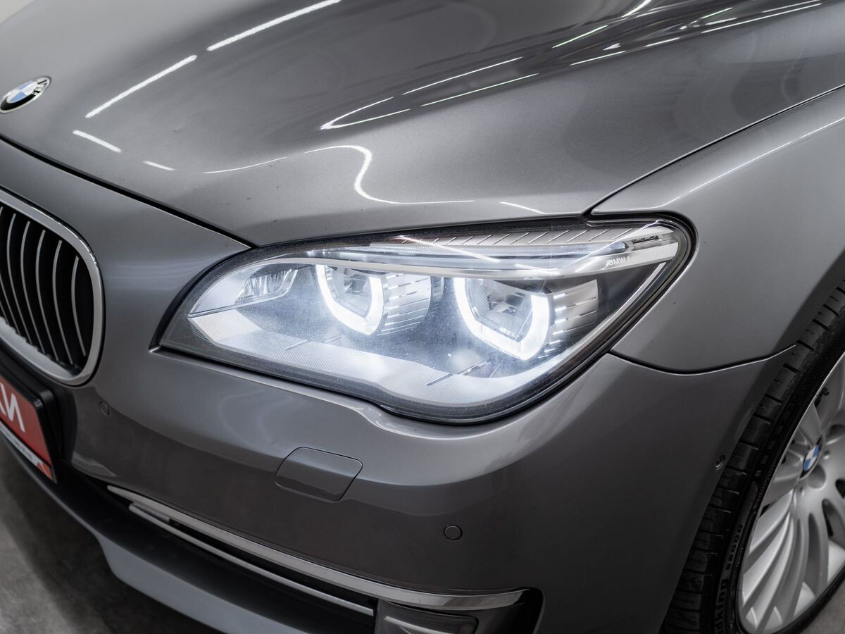 BMW 7-Series 2012 - фото автомобиля