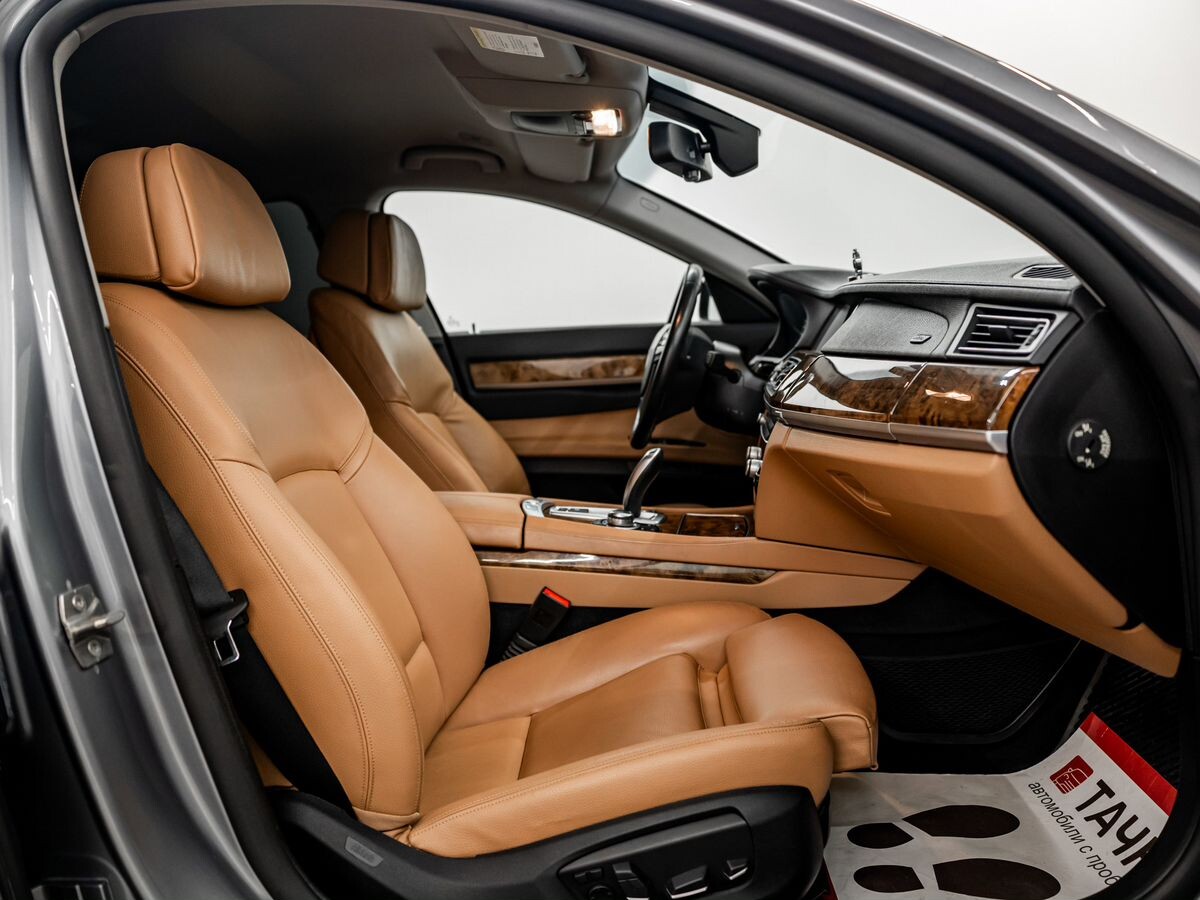 BMW 7-Series 2012 - фото автомобиля