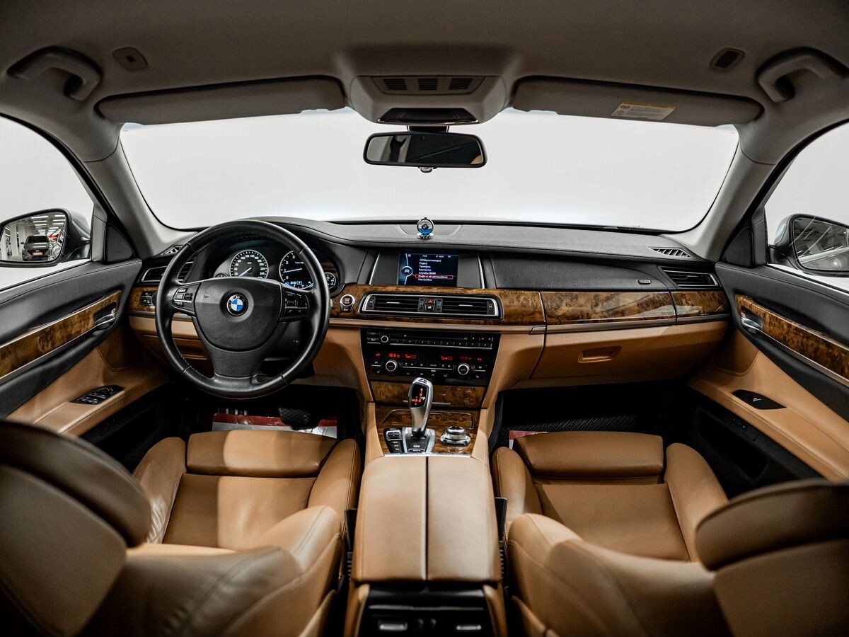 BMW 7-Series 2012 - фото автомобиля
