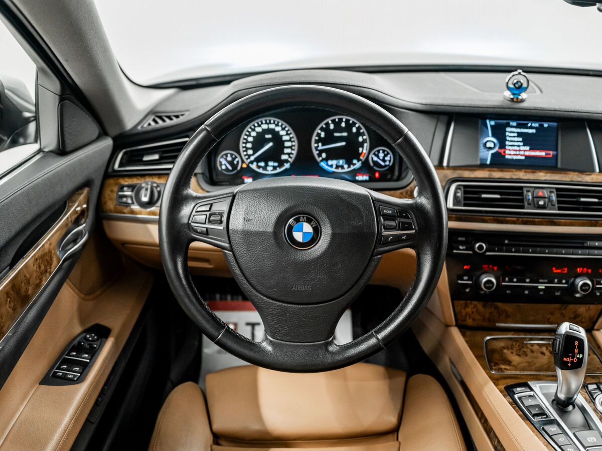 BMW 7-Series 2012 - фото автомобиля