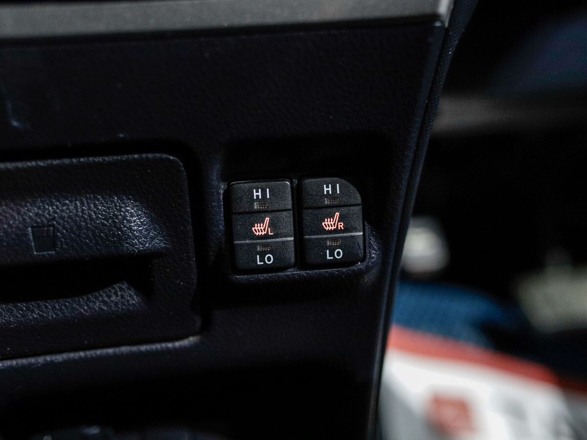 Toyota Esquire 2015 - фото автомобиля