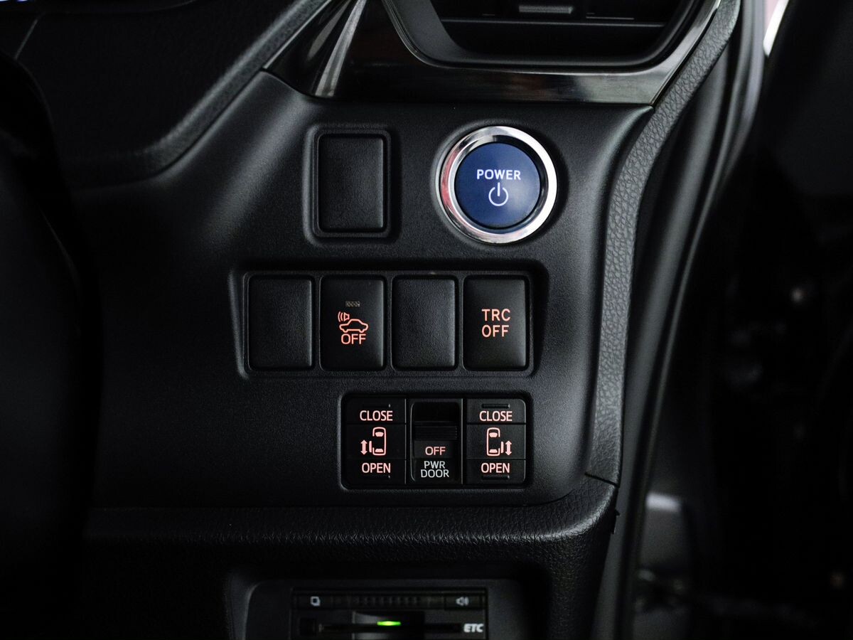 Toyota Esquire 2015 - фото автомобиля