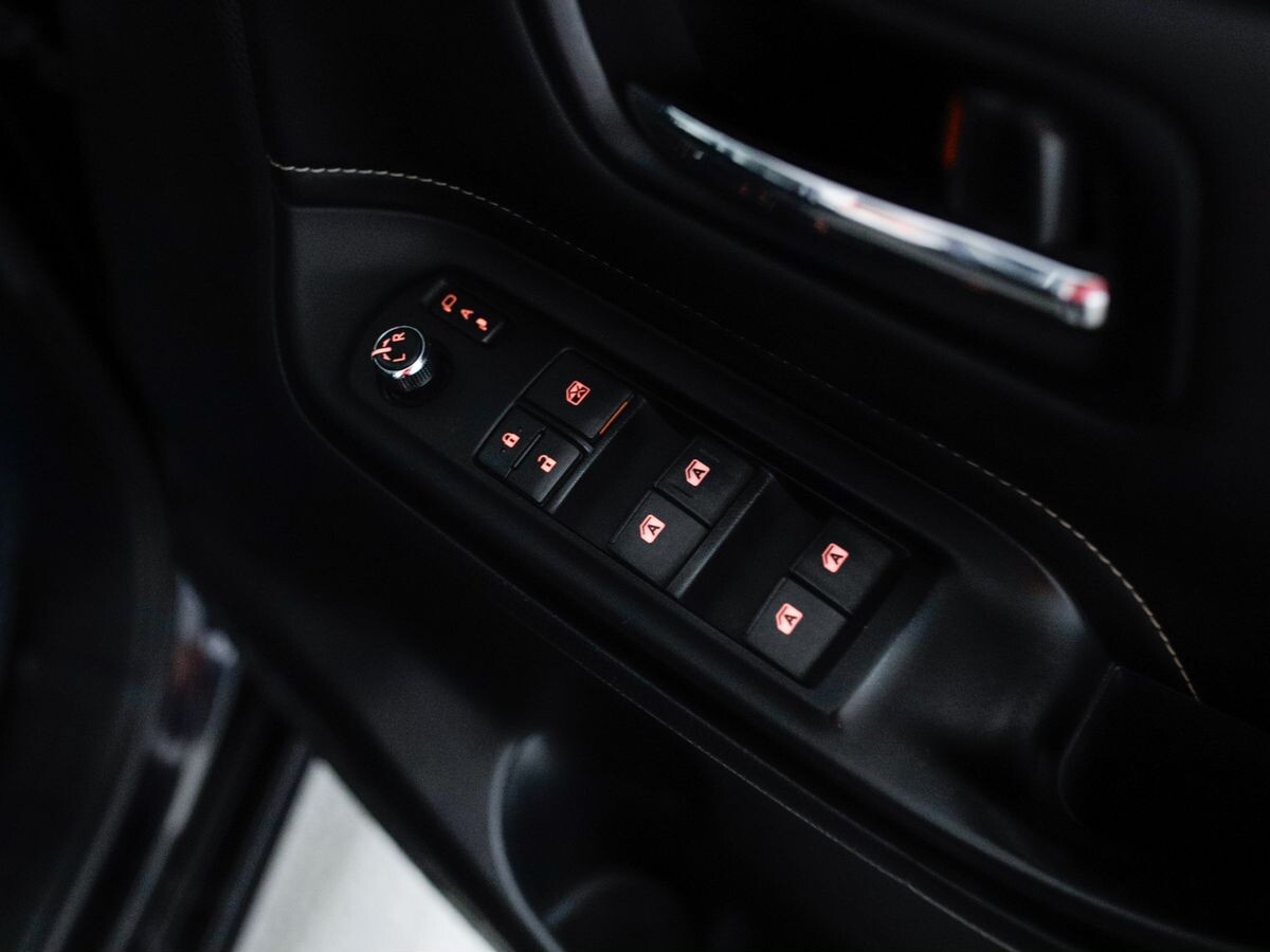 Toyota Esquire 2015 - фото автомобиля