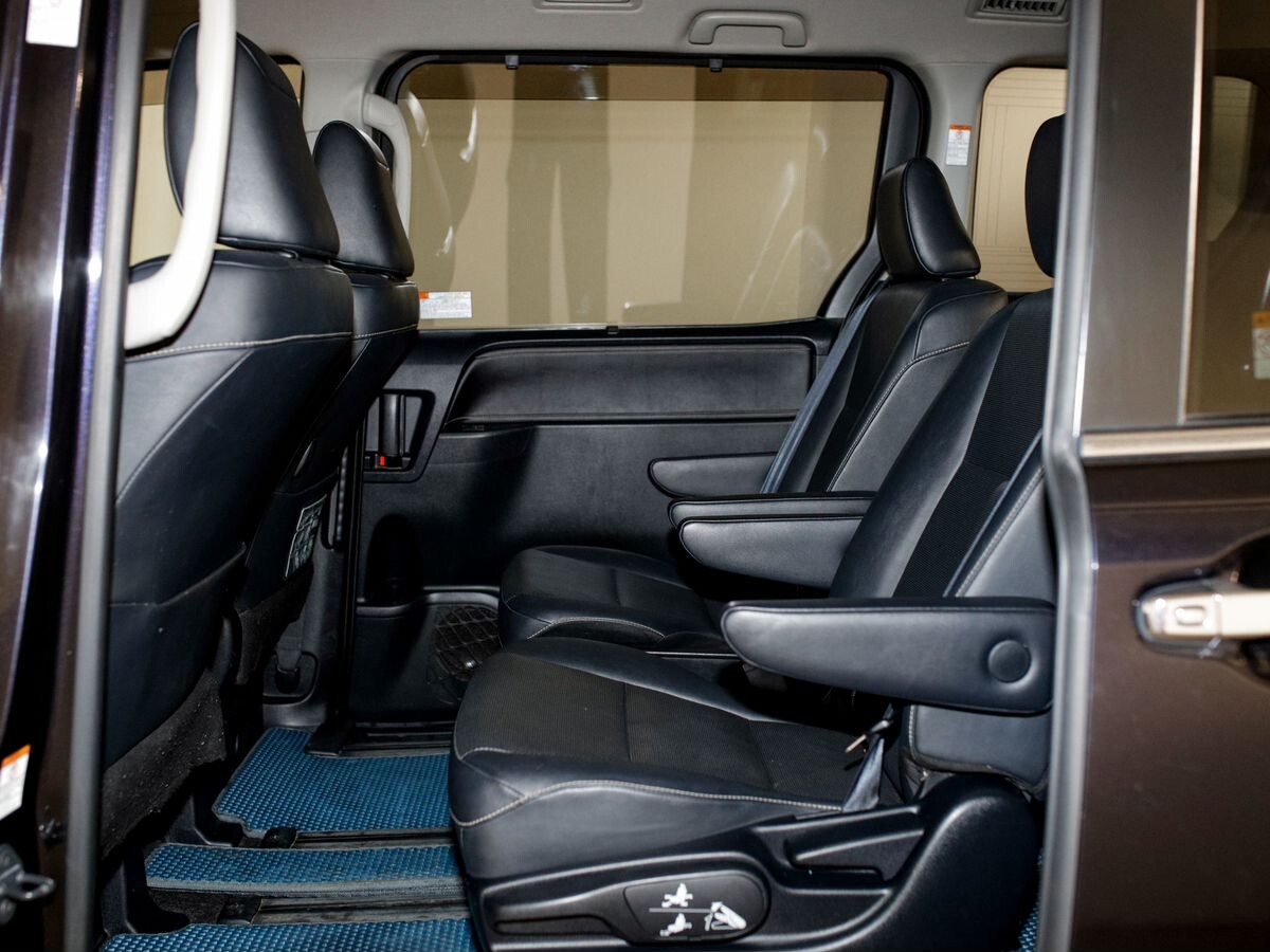 Toyota Esquire 2015 - фото автомобиля