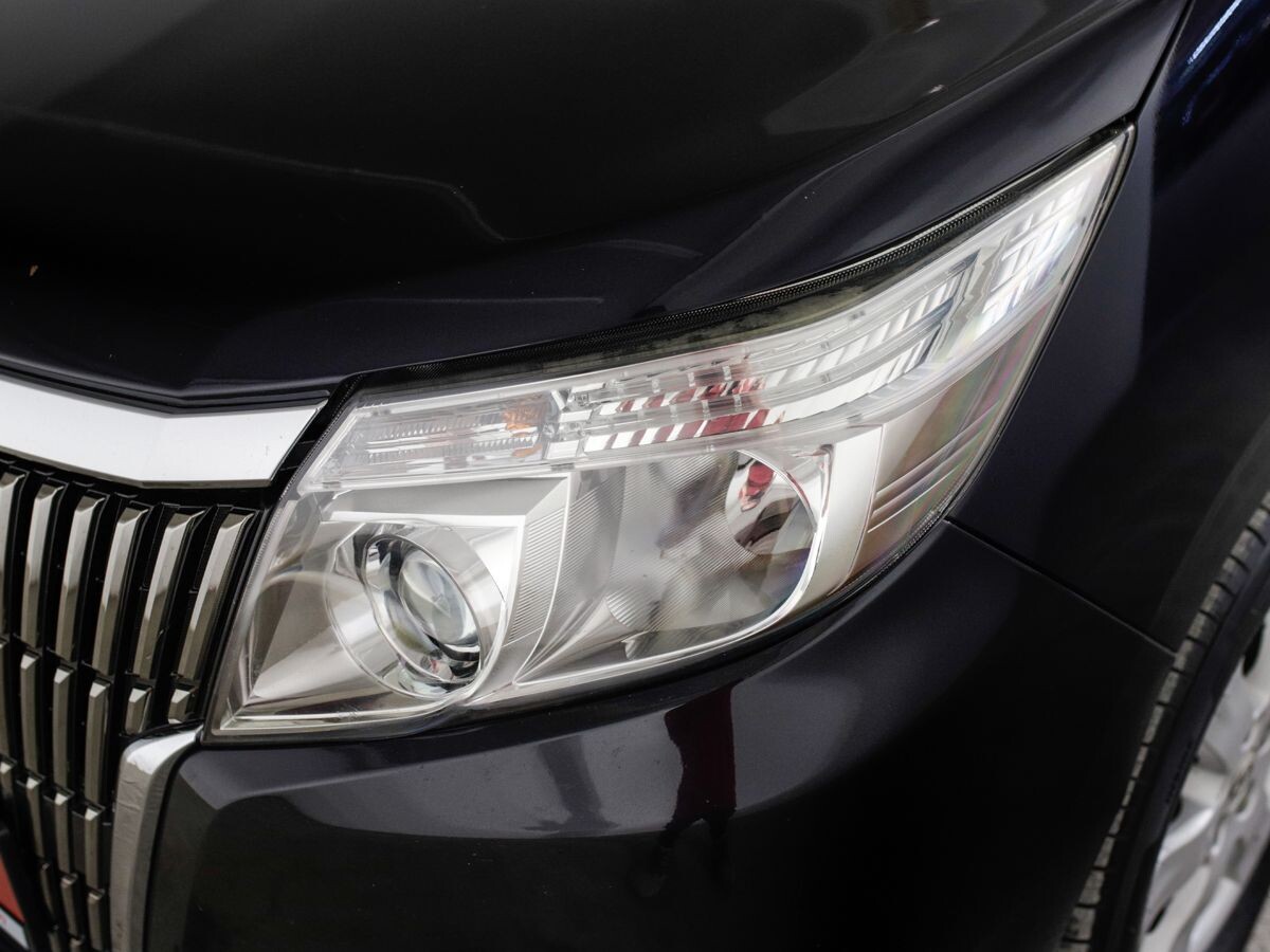 Toyota Esquire 2015 - фото автомобиля