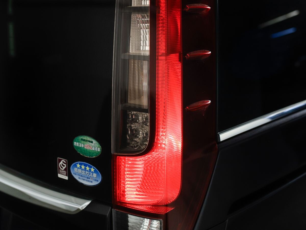 Toyota Esquire 2015 - фото автомобиля