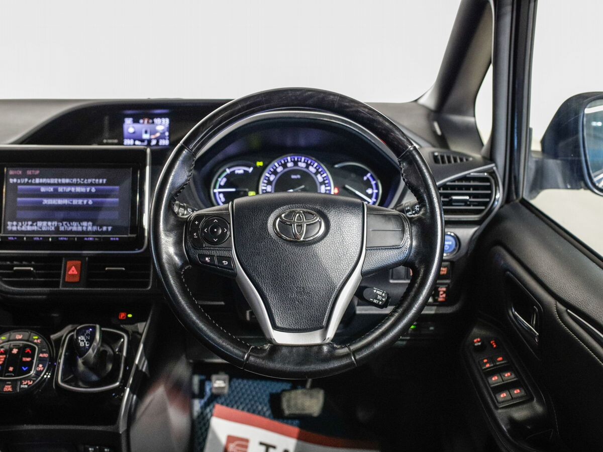 Toyota Esquire 2015 - фото автомобиля