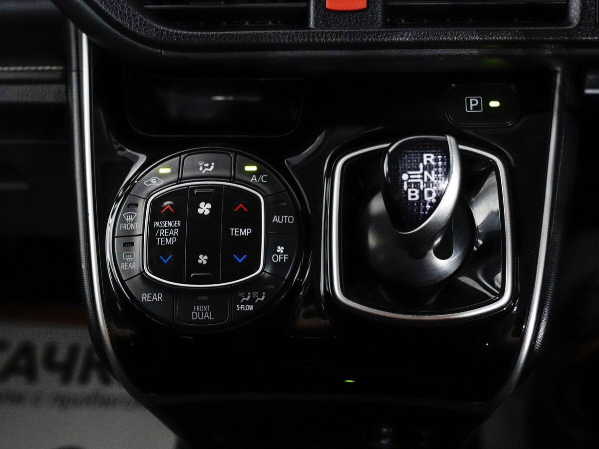Toyota Esquire 2015 - фото автомобиля
