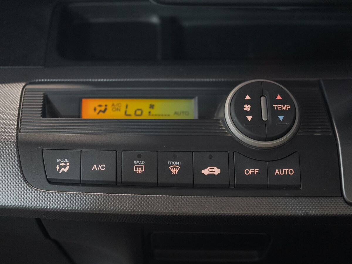 Honda Freed 2010 - фото автомобиля