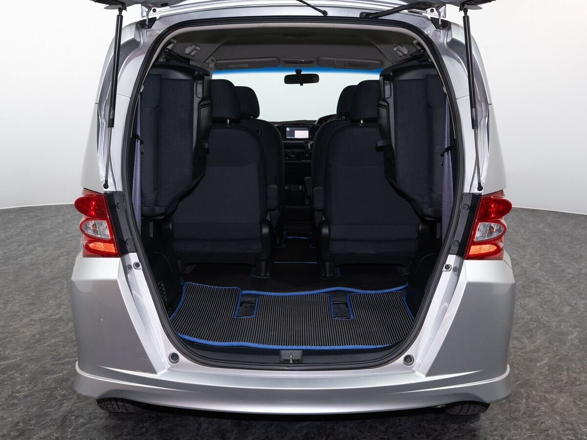 Honda Freed 2010 - фото автомобиля
