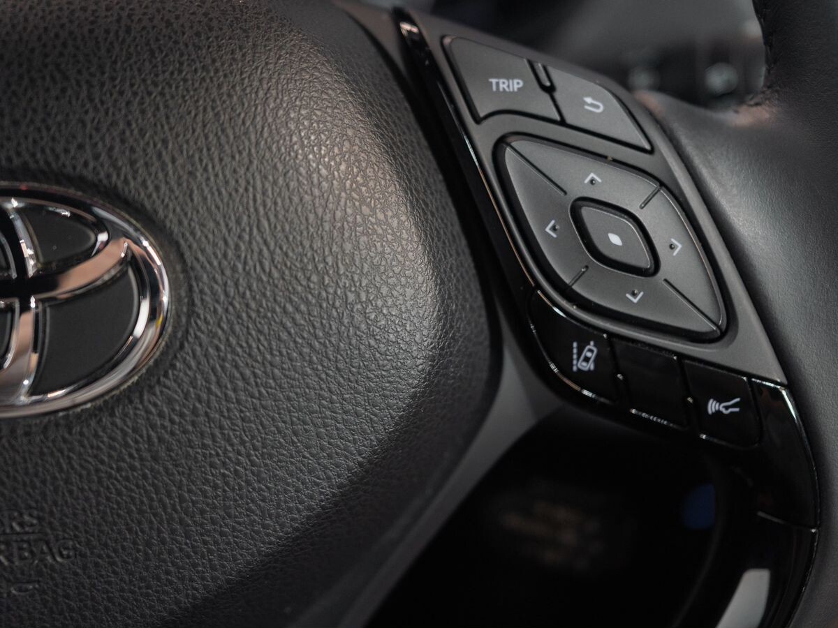 Toyota C-HR 2020 - фото автомобиля
