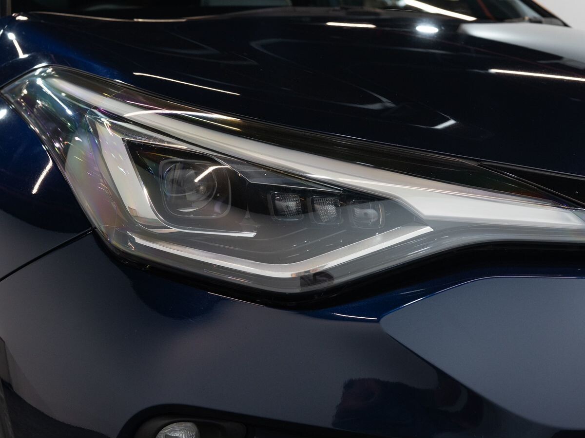 Toyota C-HR 2020 - фото автомобиля