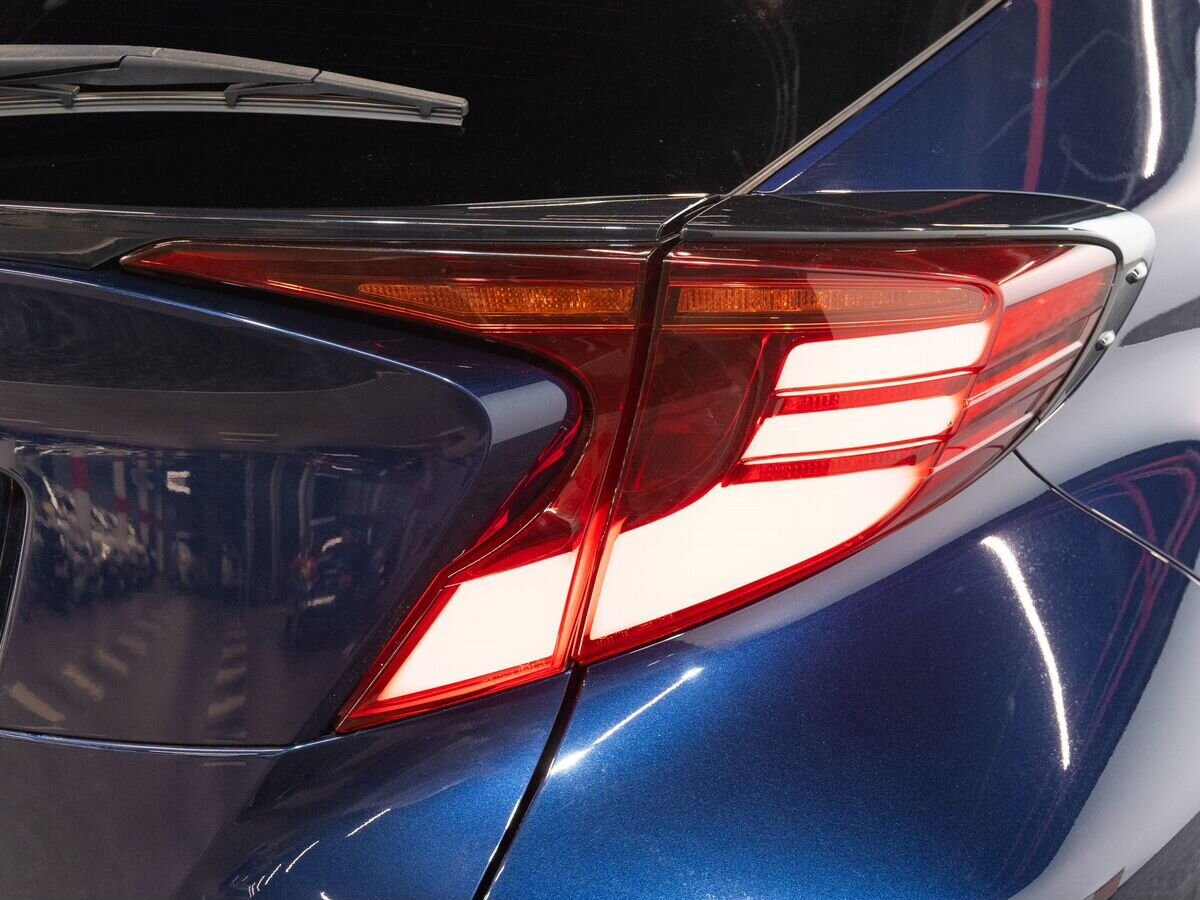 Toyota C-HR 2020 - фото автомобиля