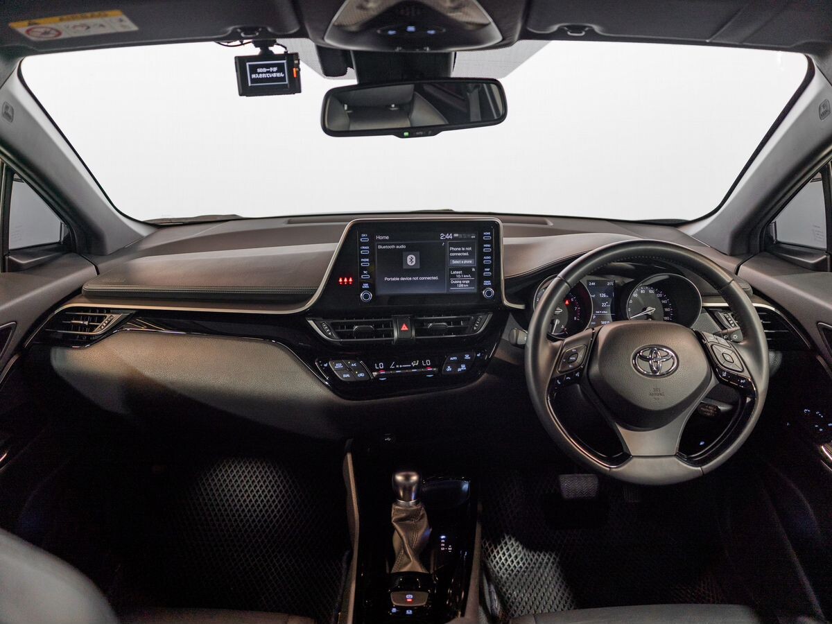 Toyota C-HR 2020 - фото автомобиля