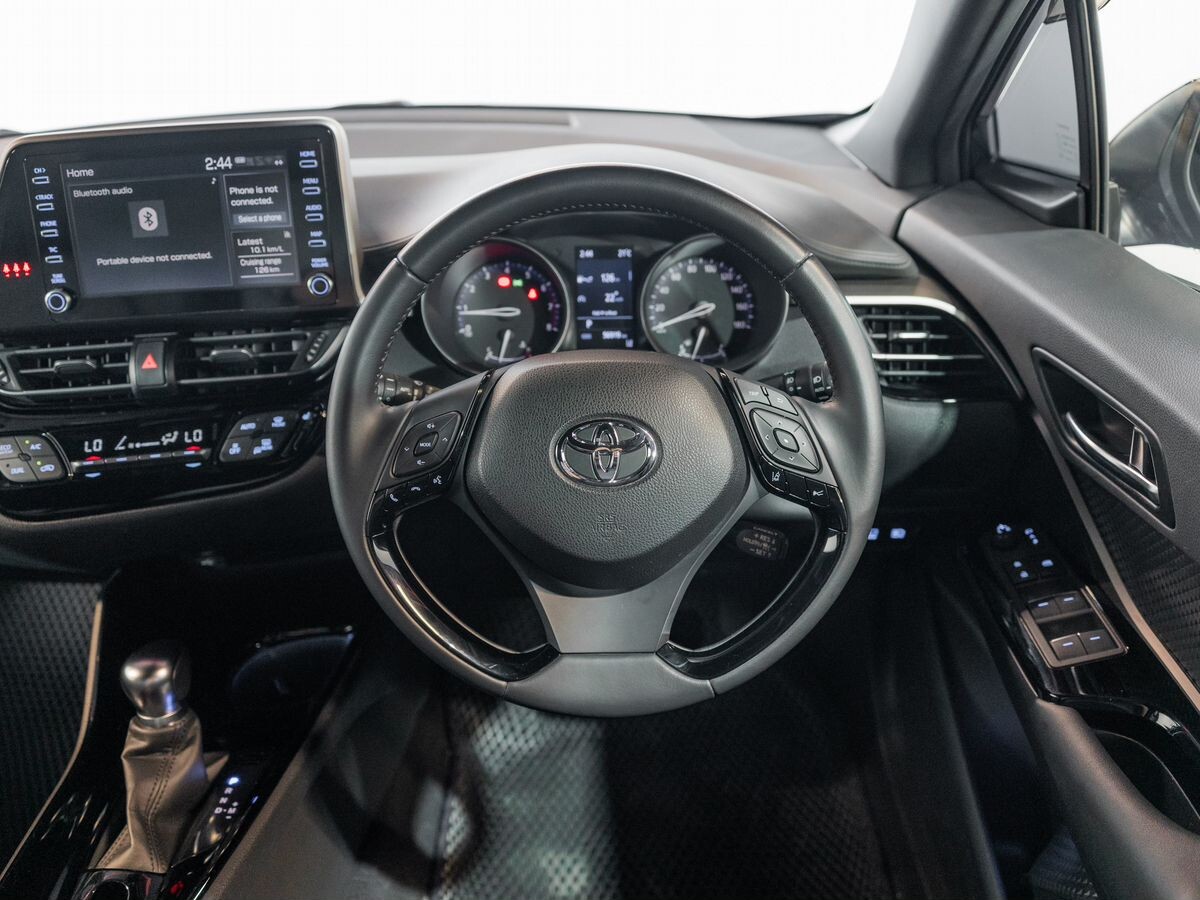 Toyota C-HR 2020 - фото автомобиля