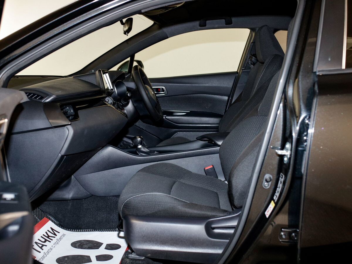 Toyota C-HR 2018 - фото автомобиля