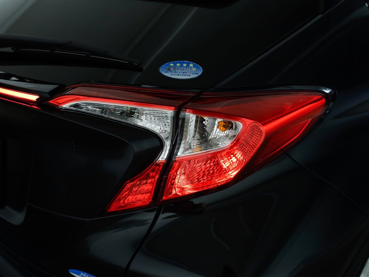 Toyota C-HR 2018 - фото автомобиля