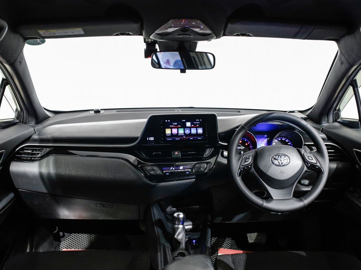 Toyota C-HR 2018 - фото автомобиля