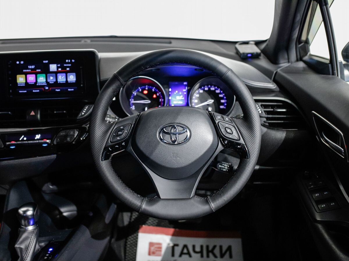 Toyota C-HR 2018 - фото автомобиля