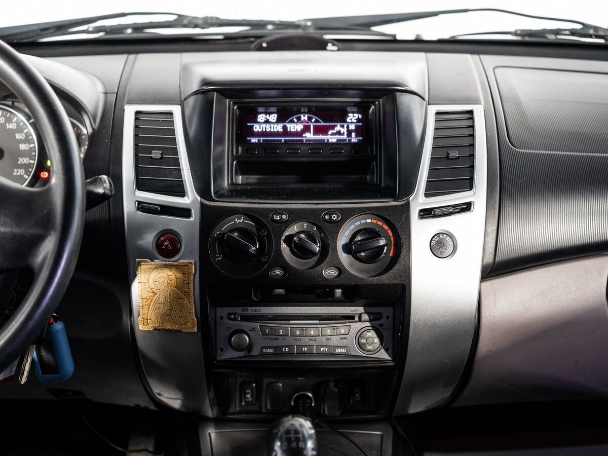 Mitsubishi Pajero Sport 2012 - фото автомобиля