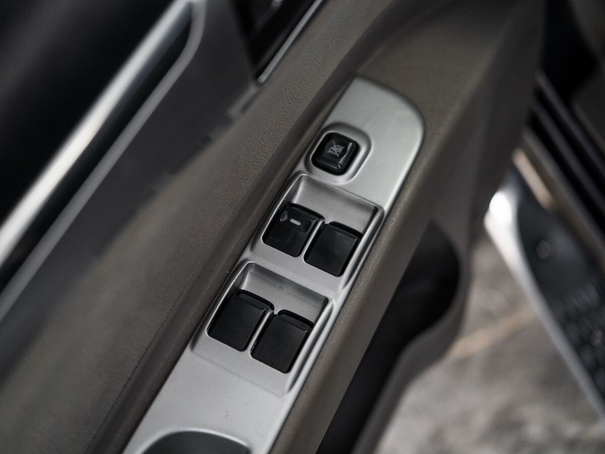 Mitsubishi Pajero Sport 2012 - фото автомобиля