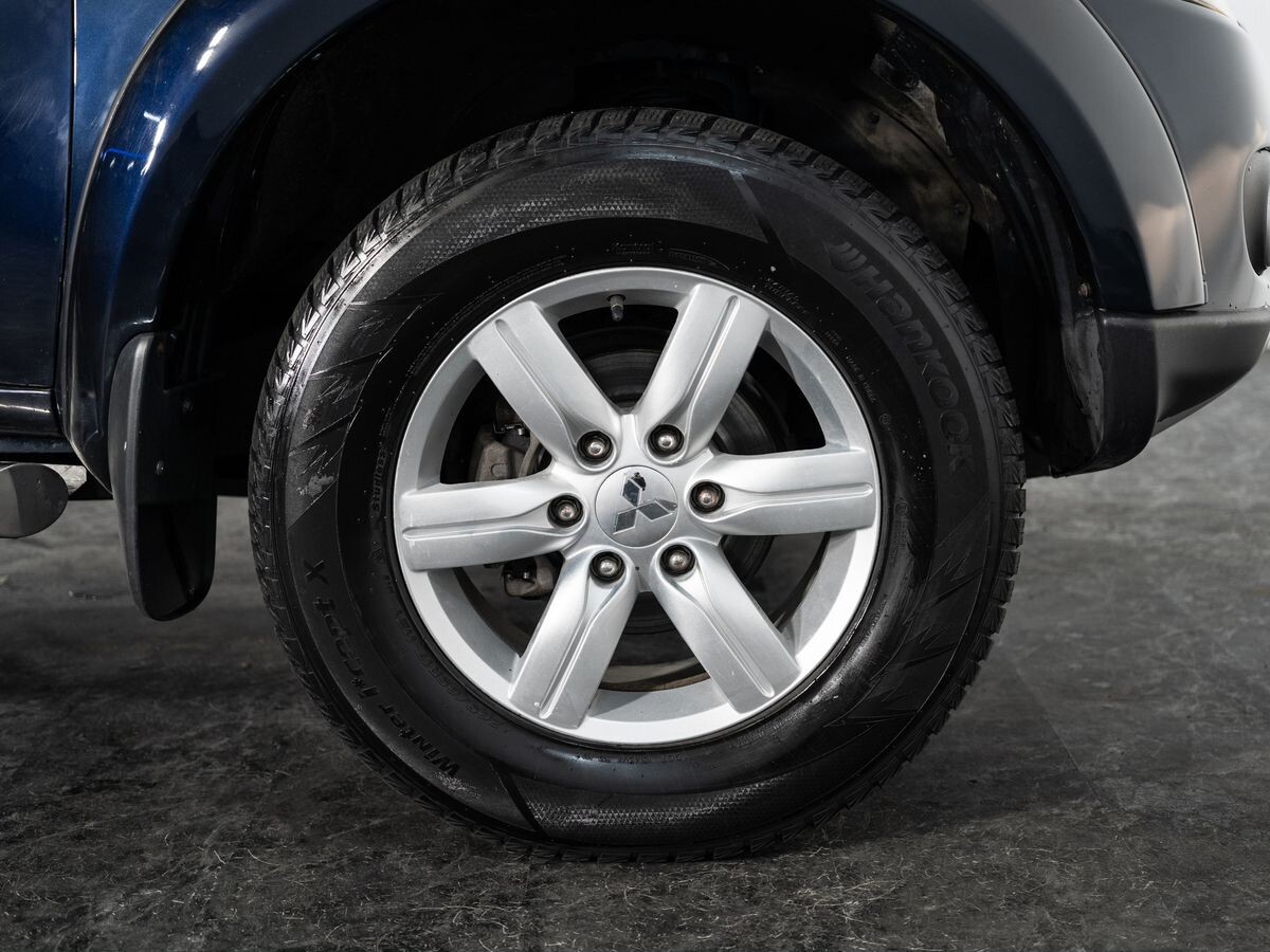 Mitsubishi Pajero Sport 2012 - фото автомобиля