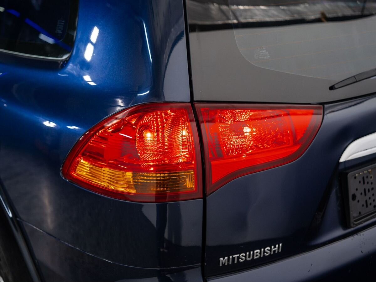 Mitsubishi Pajero Sport 2012 - фото автомобиля