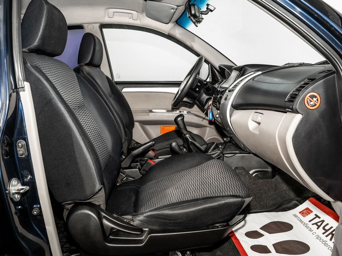 Mitsubishi Pajero Sport 2012 - фото автомобиля