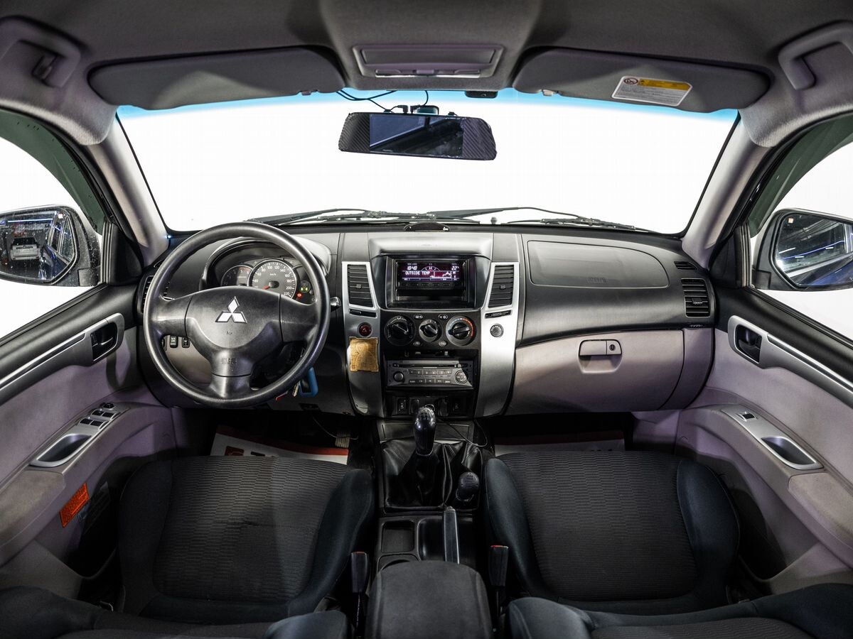 Mitsubishi Pajero Sport 2012 - фото автомобиля