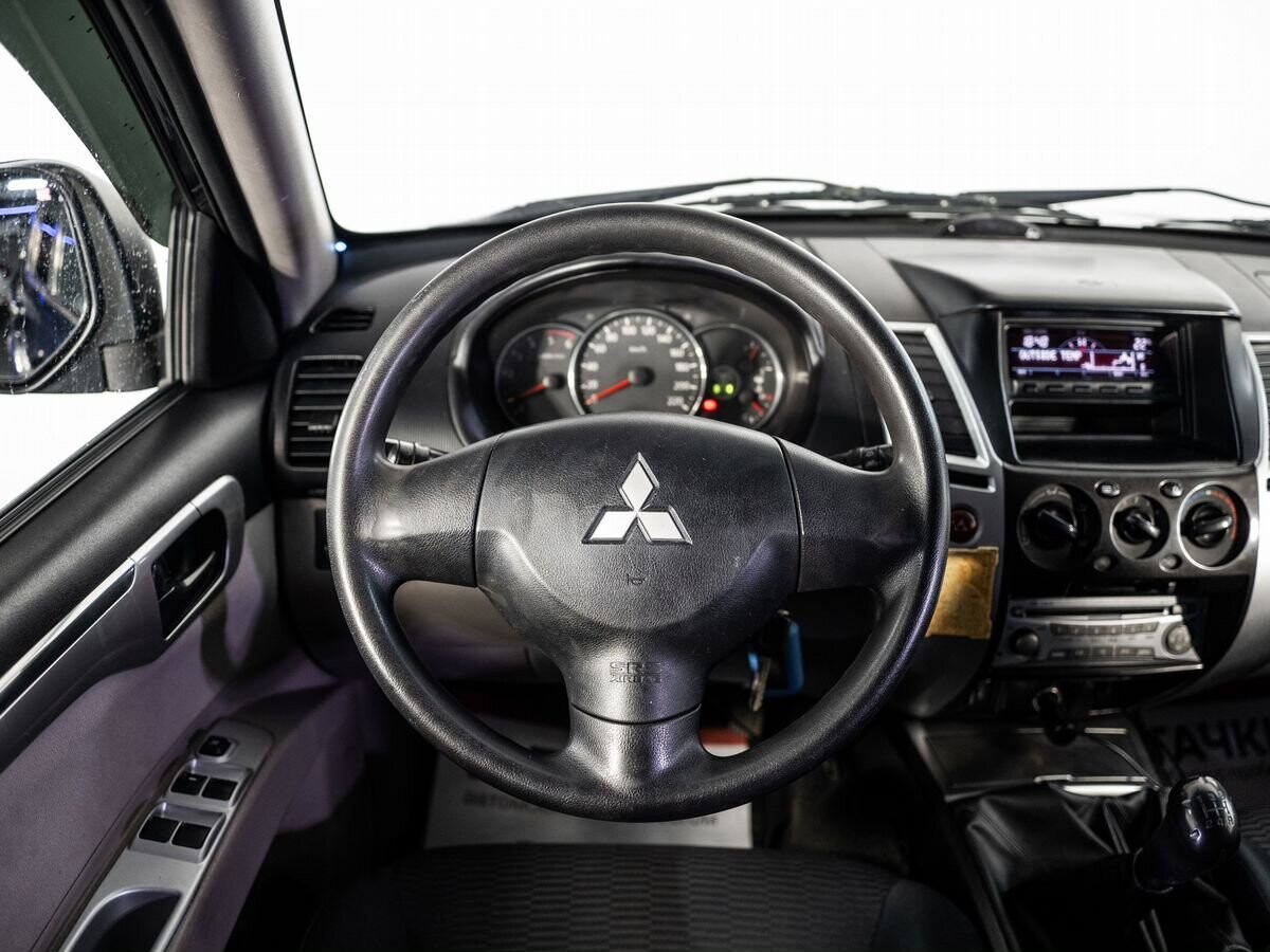 Mitsubishi Pajero Sport 2012 - фото автомобиля