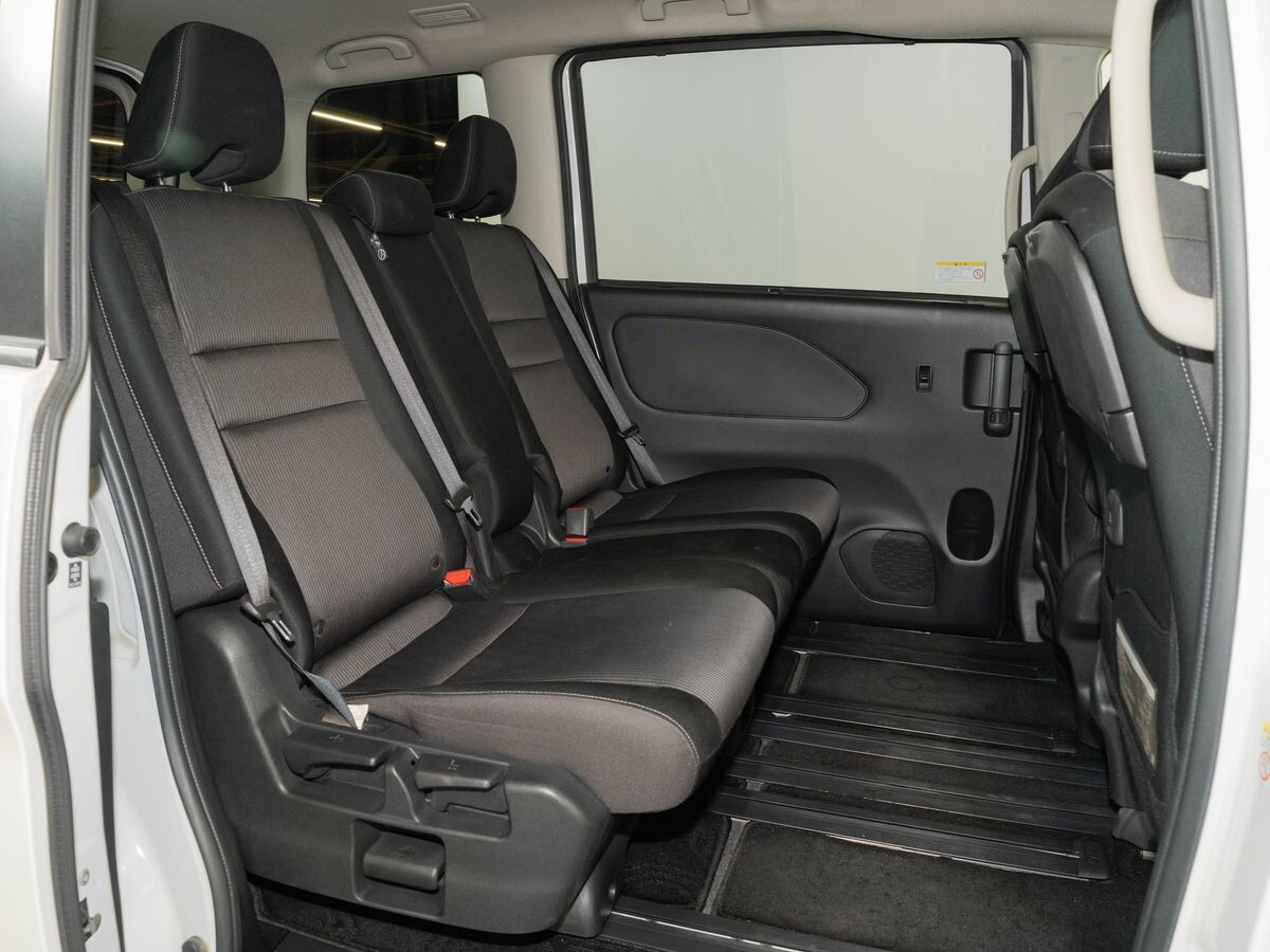 Nissan Serena 2020 - фото автомобиля