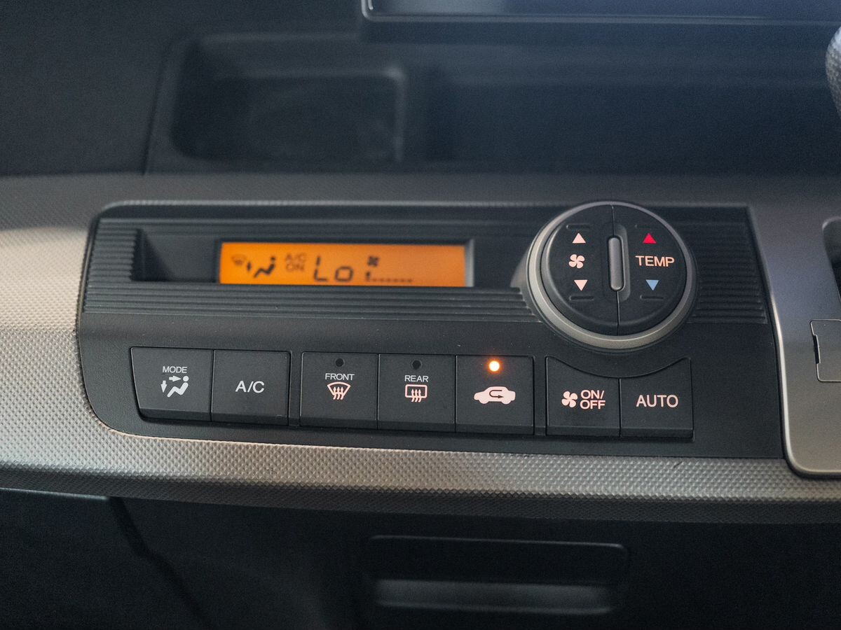 Honda Freed 2012 - фото автомобиля
