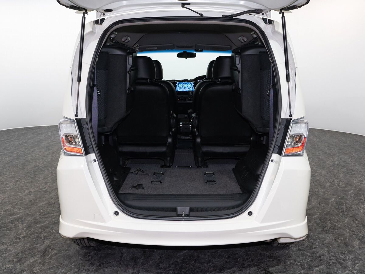 Honda Freed 2012 - фото автомобиля