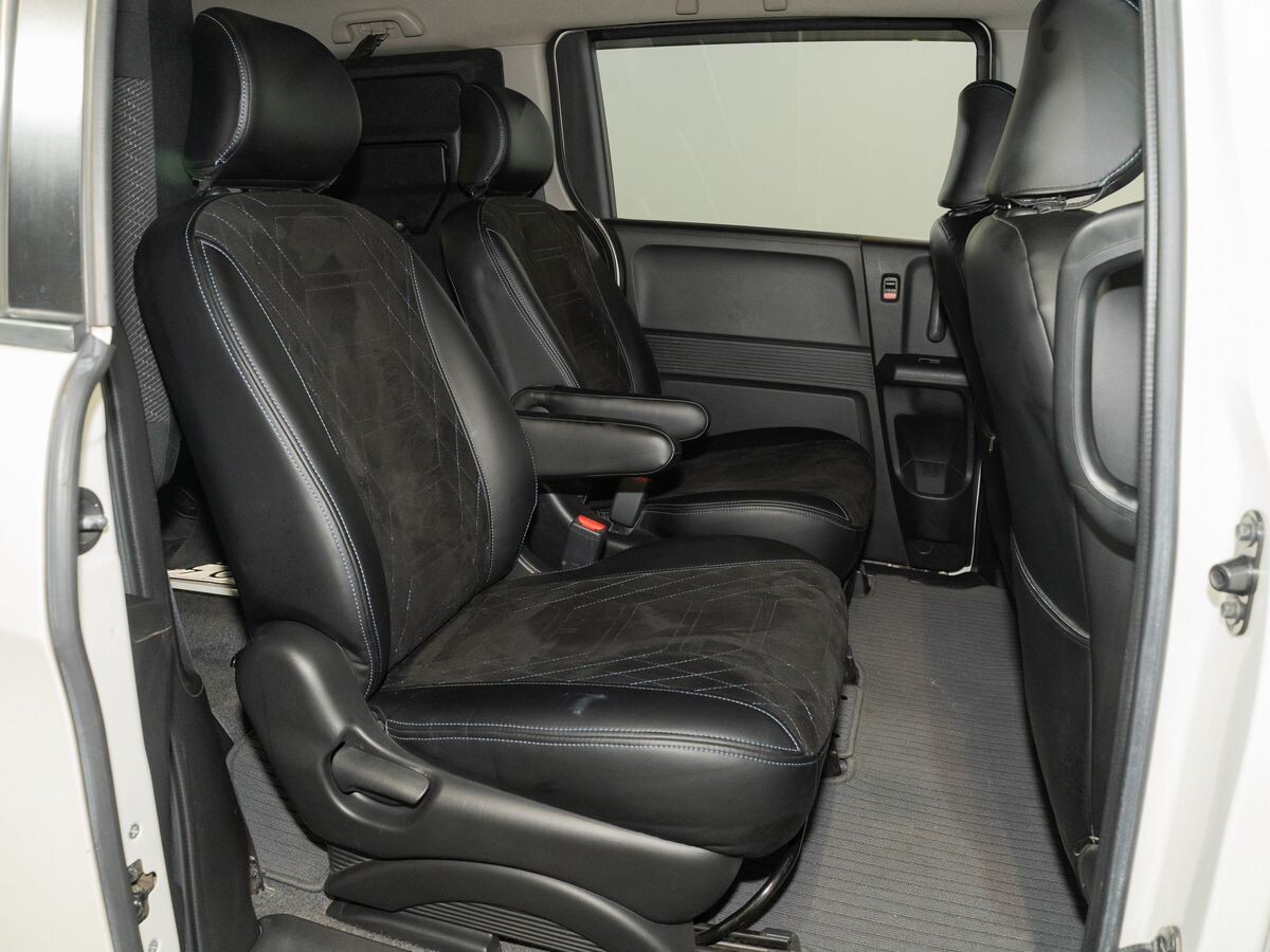 Honda Freed 2012 - фото автомобиля