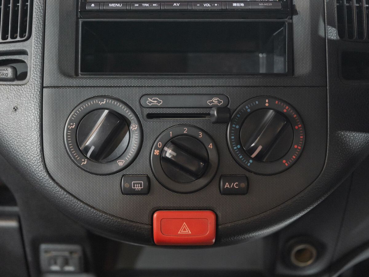 Mazda Familia 2017 - фото автомобиля