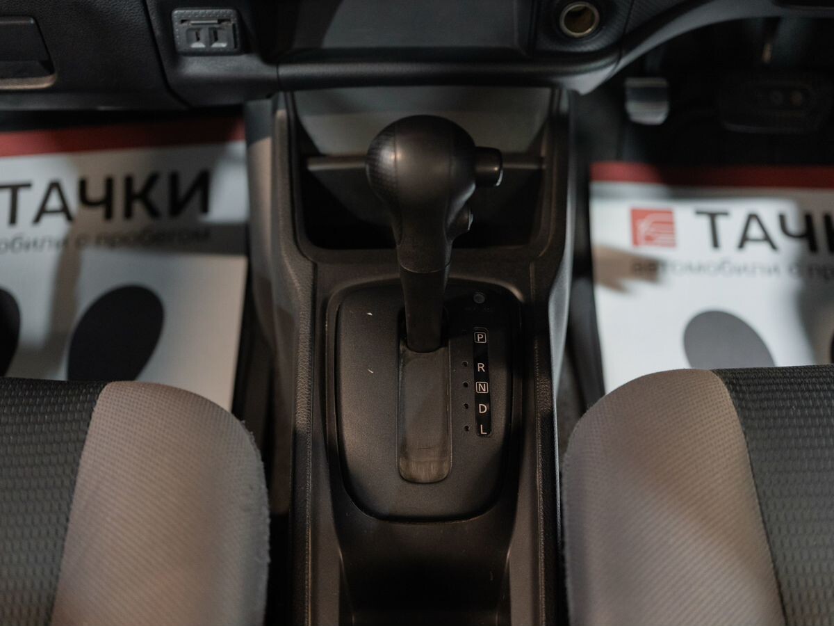 Mazda Familia 2017 - фото автомобиля