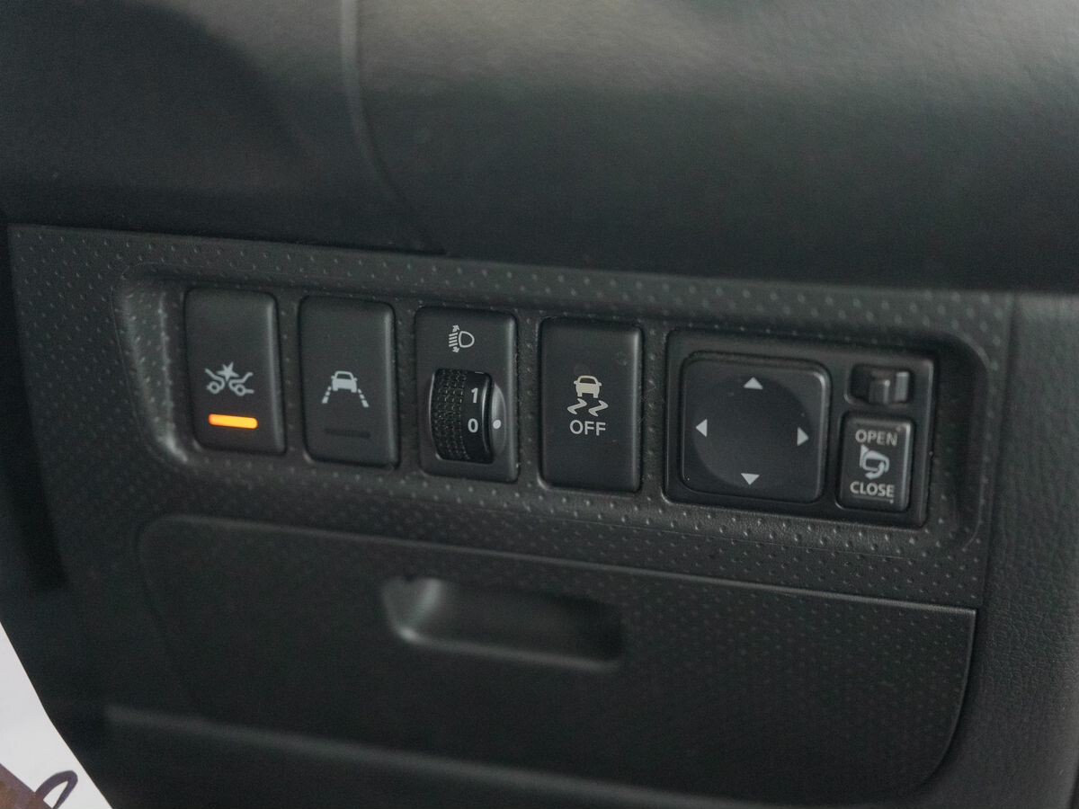 Mazda Familia 2017 - фото автомобиля