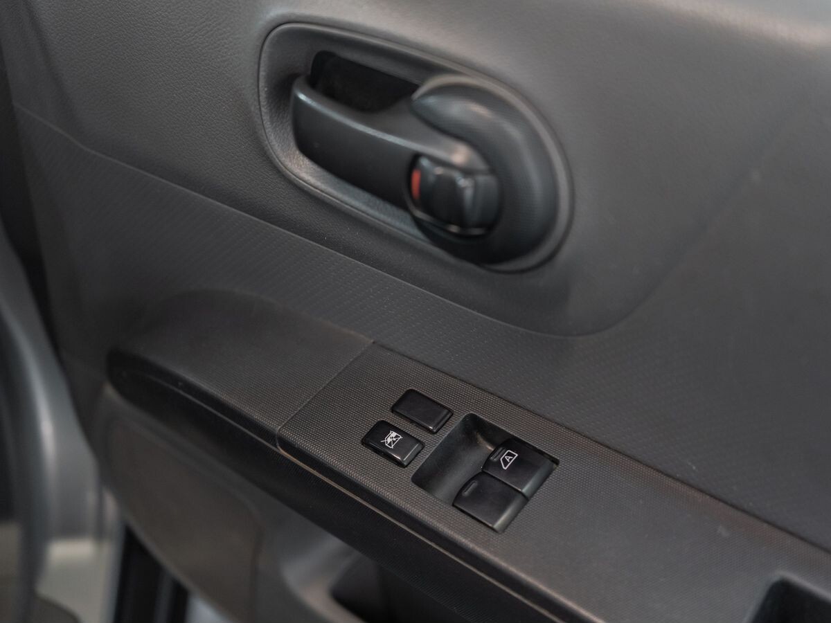 Mazda Familia 2017 - фото автомобиля