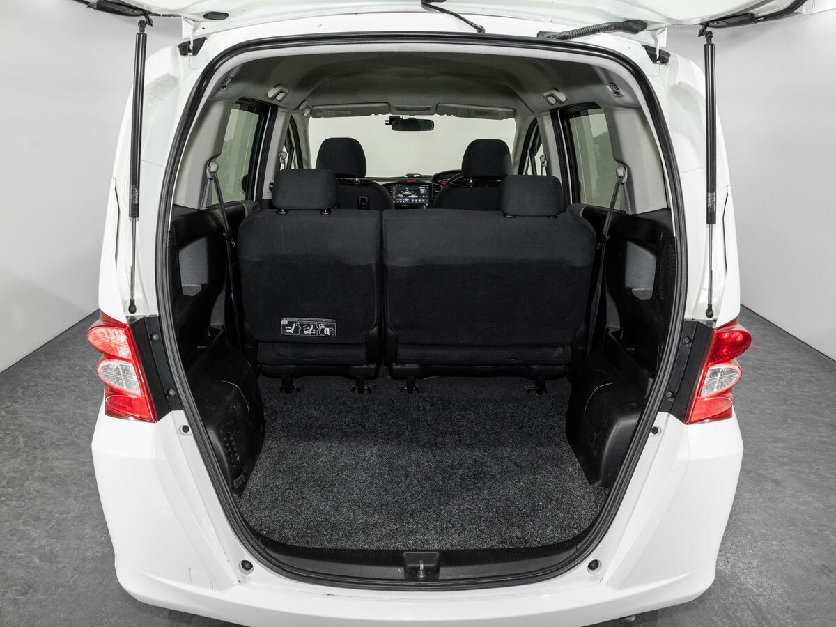 Honda Freed 2010 - фото автомобиля