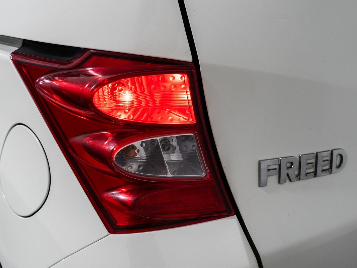 Honda Freed 2010 - фото автомобиля