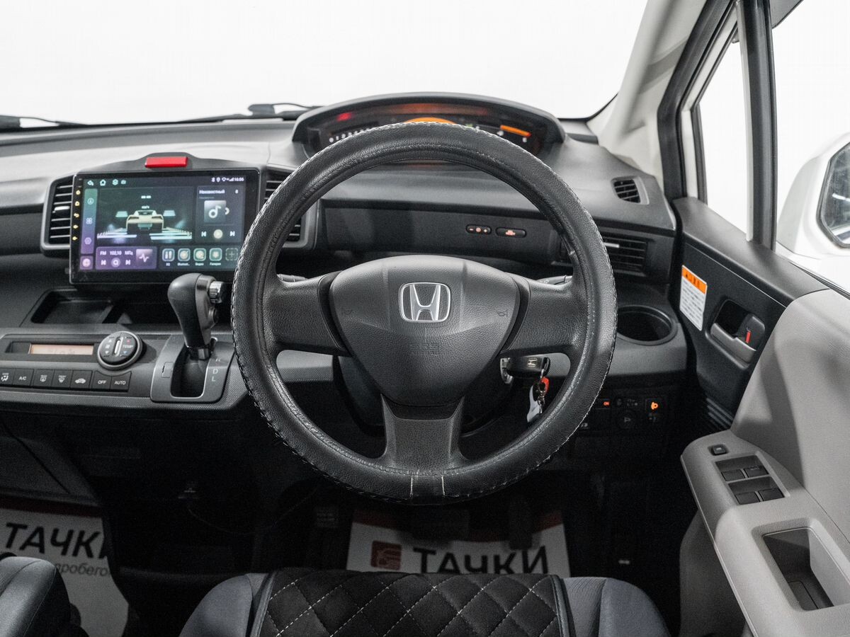 Honda Freed 2010 - фото автомобиля