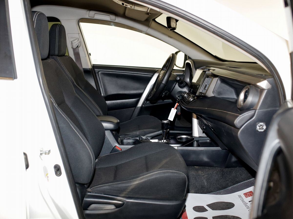 Toyota RAV4 2017 - фото автомобиля