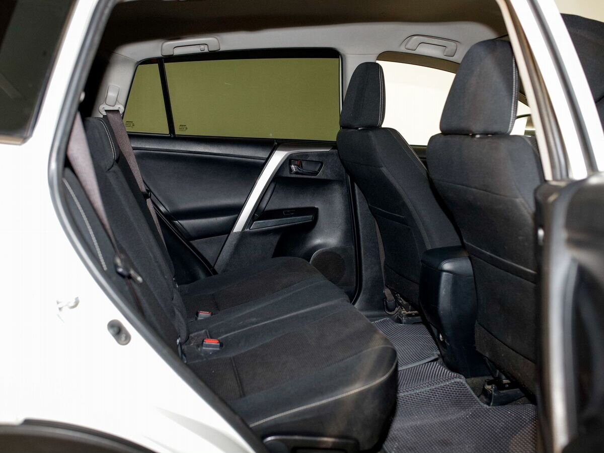 Toyota RAV4 2017 - фото автомобиля