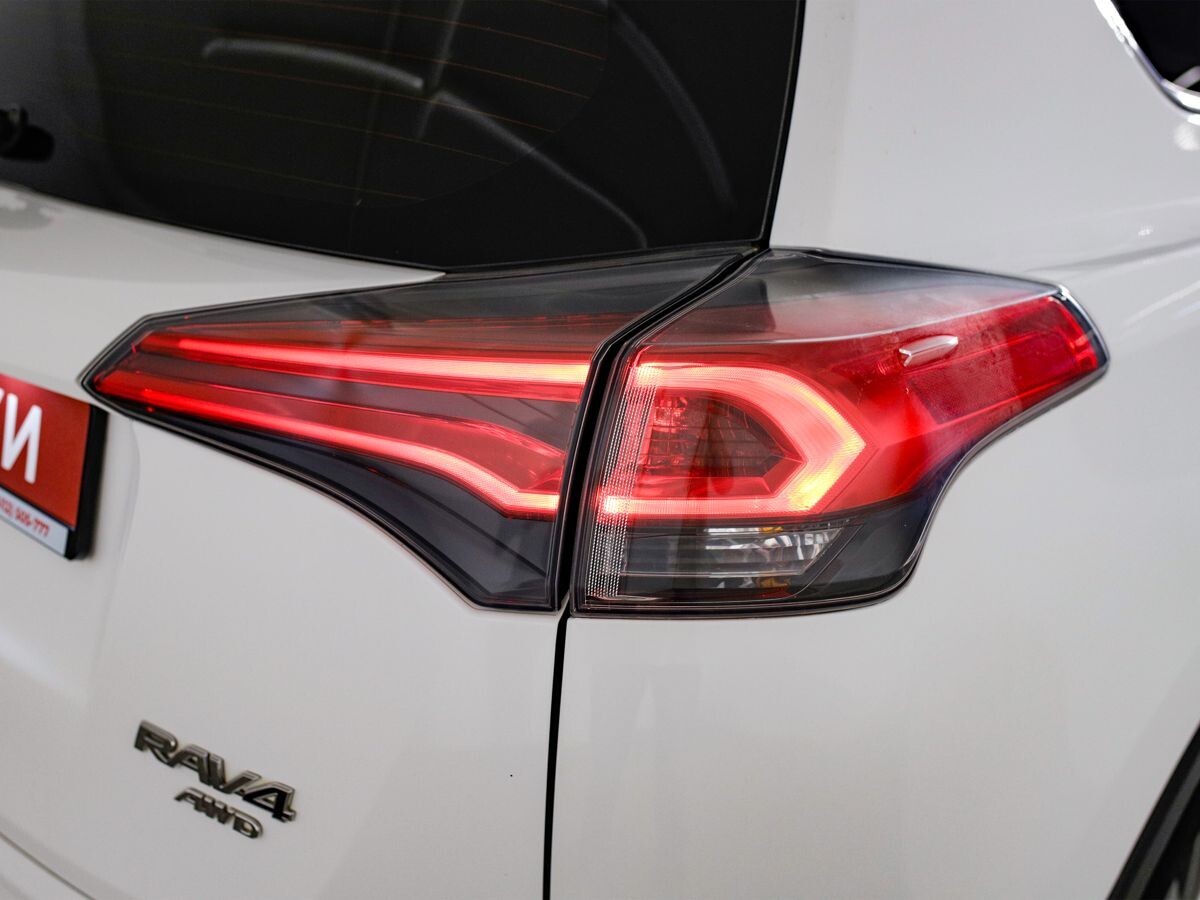 Toyota RAV4 2017 - фото автомобиля
