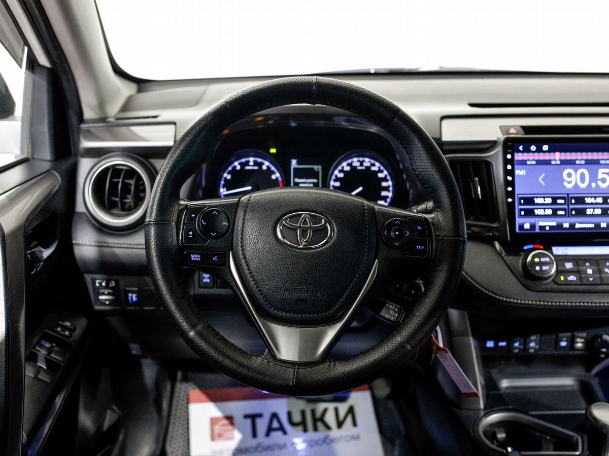 Toyota RAV4 2017 - фото автомобиля